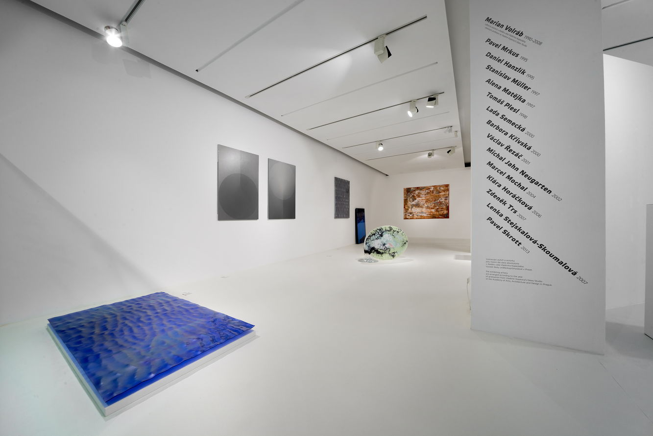 Výstava Zasaženi bouří a klidem - škola Vladímíra Kopeckého 1990 - 2008, Museum skla Portheimka, 2021