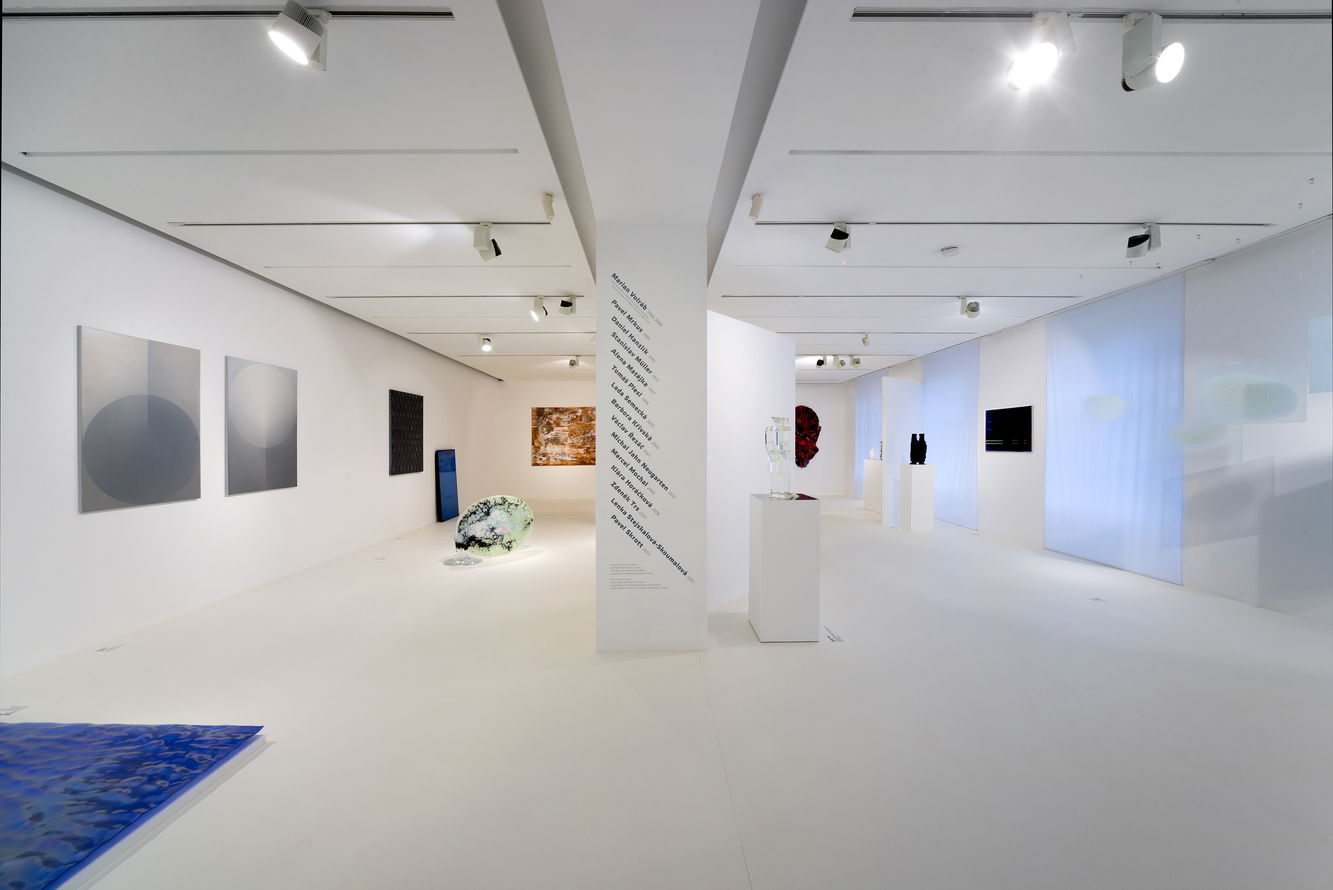 Výstava Zasaženi bouří a klidem - škola Vladímíra Kopeckého 1990 - 2008, Museum skla Portheimka, 2021